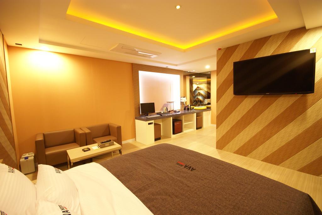Ava Hotel Changwon Exterior foto