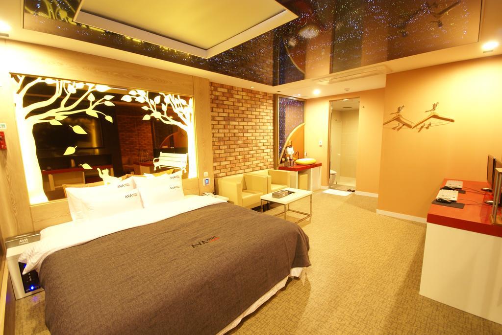 Ava Hotel Changwon Exterior foto